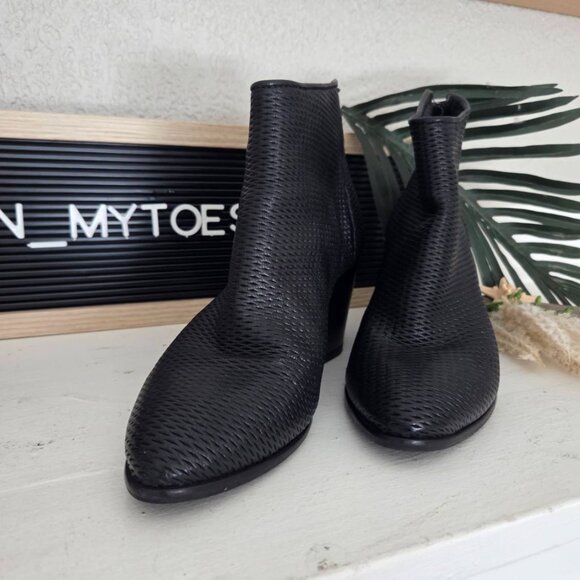 Summit I White Mountain, textured pinhole leather booties black size 38 … - Picture 11 of 15